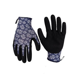 Cyclone Size Medium Gardening Gloves Fern Pattern Polyester/Nitrile Purple/Black