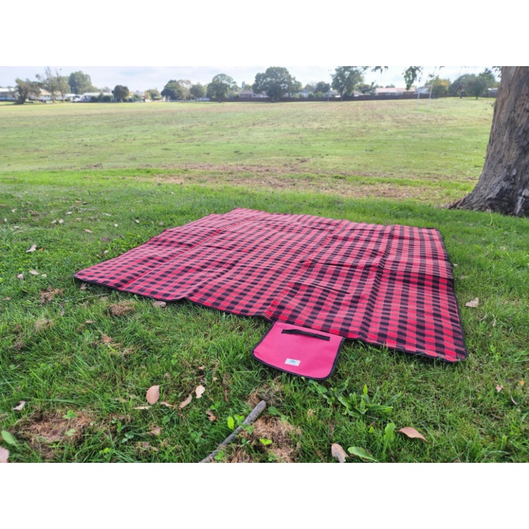 InStock (R) Massive XL Waterproof Check Picnic Blanket Check 2 x 2 Meter Red, , hi-res