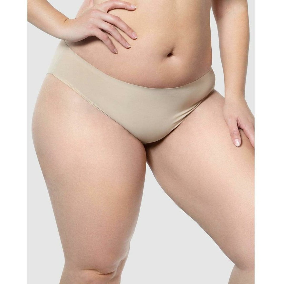 Parfait Bonded Seamless-Effect Hipster Brief, European Nude, hi-res