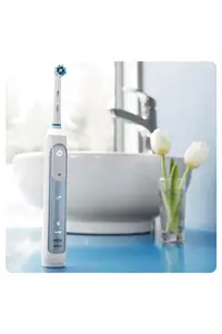 Oral B Smart 7000 Rechargeable Toothbrush